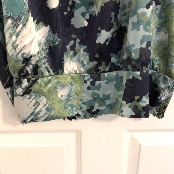 Apt. 9 geometric print flutter sleeve top, Size Medium - Picture 4 of 10
